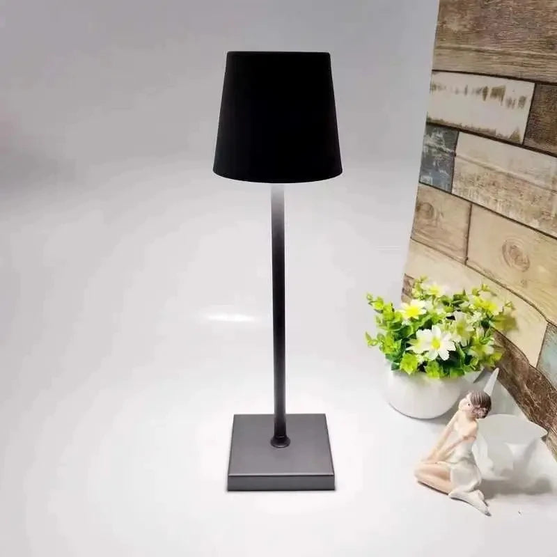 Essencial LED Lamp - Luminária de Mesa Recarregável e Touch