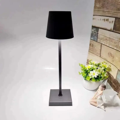 Essencial LED Lamp - Luminária de Mesa Recarregável e Touch